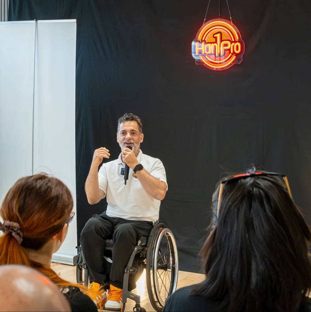 Public lors du spectacle de stand-up de sensibilisation au handicap Han1Pro