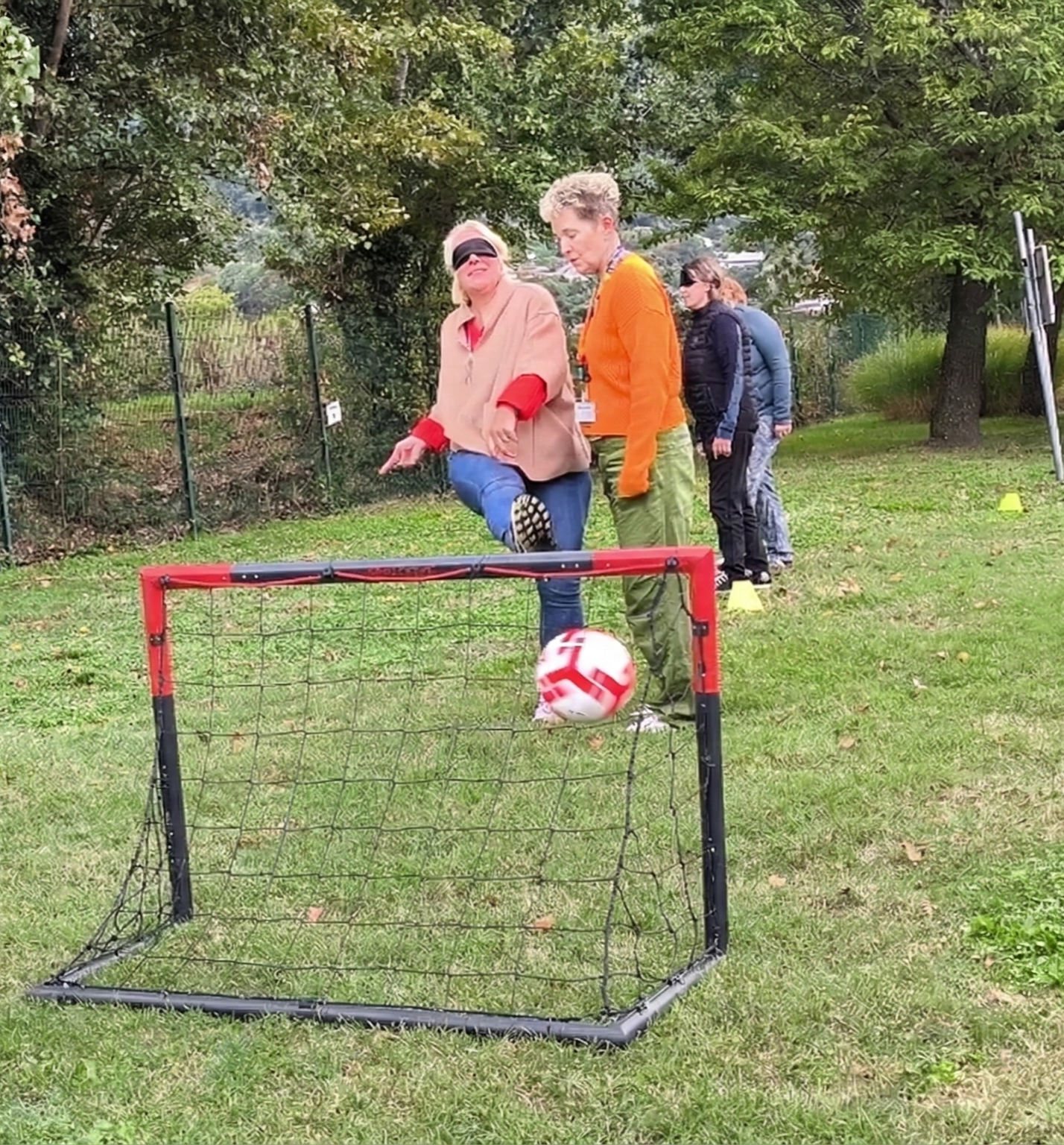 Atelier de sensibilisation déficience visuelle dans des bureaux à Clermont-Ferrand (Puy-de-Dôme)